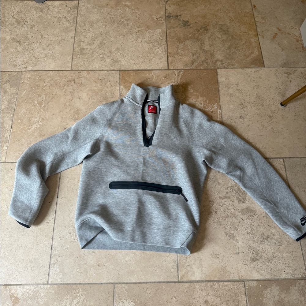 Nike Men's Gray half zip crew neck
